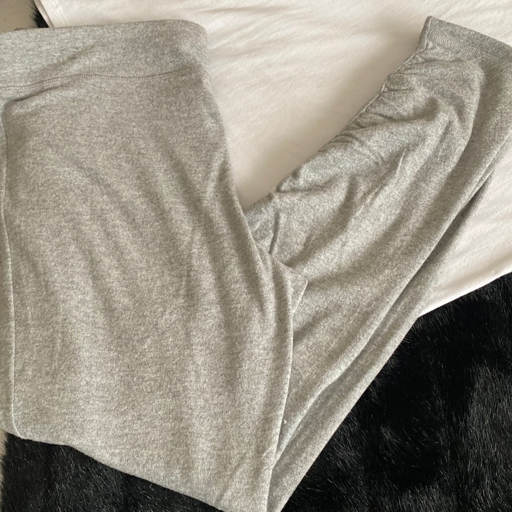 Pretty gray HUE leggings 😍